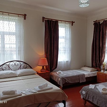 Megobroba Inn Dzentsmani Exterior foto