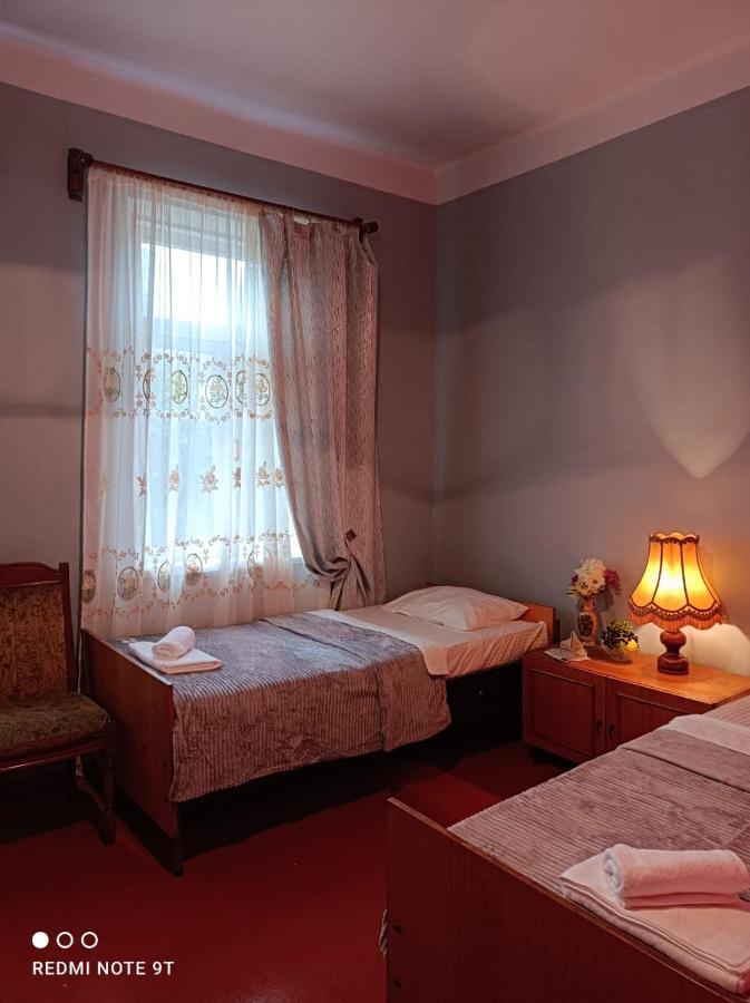 Megobroba Inn Dzentsmani Exterior foto