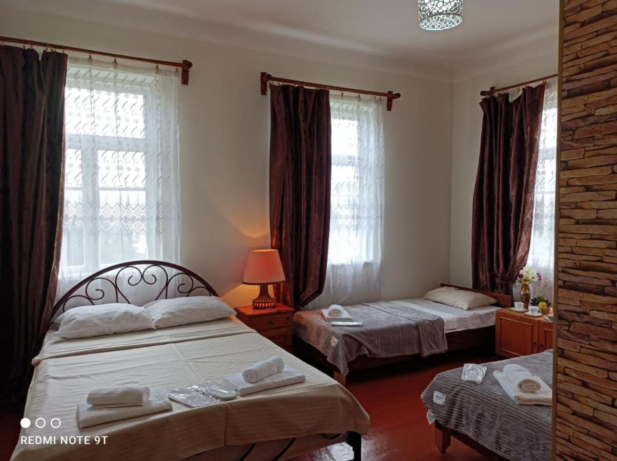 Megobroba Inn Dzentsmani Exterior foto