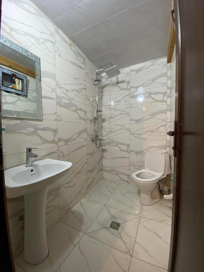 Megobroba Inn Dzentsmani Exterior foto