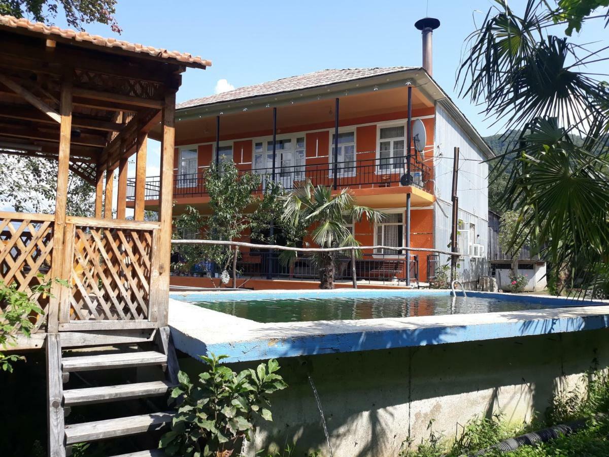 Megobroba Inn Dzentsmani Exterior foto